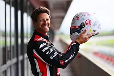 Romain Grosjean mit seinem eigentlich für Abu Dhabi 2020 von seinen Kindern gestalteten Helm