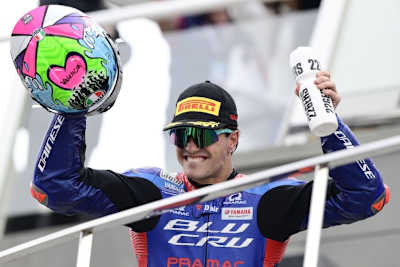 Izan Guevara war nach seinem ersten Moto2-Sieg überglücklich