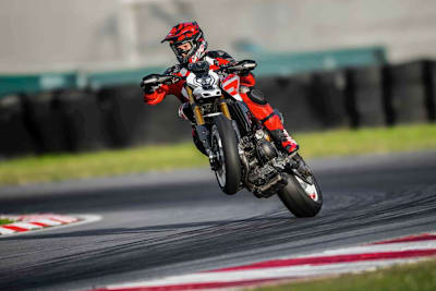 Ducati Hypermotard V2