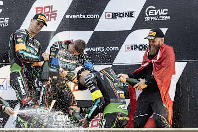 Riesige Freude auf dem Siegerpodest