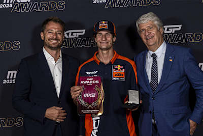 David Luongo (CEO Infront Moto Racing), Weltmeister Simon Längenfelder und FIM-Präsident Jorge Viegas