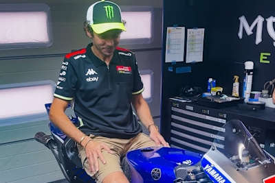 Premiere: Rossi sitzt erstmals auf einer V4-M1