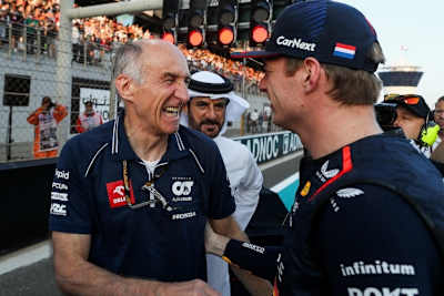 Franz Tost und Max Verstappen 2023 in Abu Dhabi. Es war Tosts Abschied als AlphaTauri-Teamchef