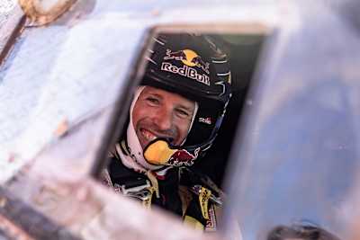 Der zweifache Dakar-Sieger Matthieu Baumel nach schwerem Verkehrsunfall jetzt wieder zurück im Cockpit