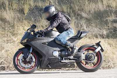 Erwischt: Stark überarbeitetes Norton-Superbike auf Erprobungsfahrt