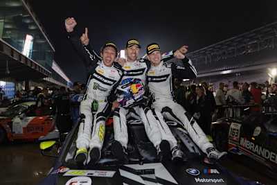 Valentino Rossi, Kelvin van der Linde und Charles Weerts gewinnen die Indianapolis 8 Hour