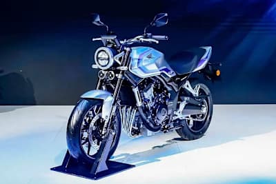 Honda CB500 Super Four: Roadster im ansprechenden und authentischen Retro-Design