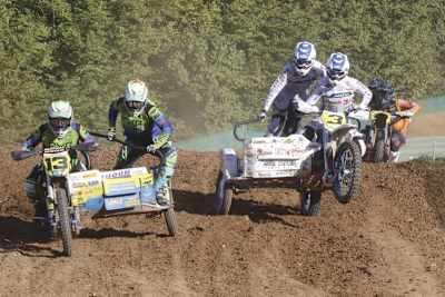 Taktisch klug zum Titel: Hermans/van den Bogaart (#3) im Duell mit Hodges/Henderson (#13), dahinter Weiss/Schneider (#91)