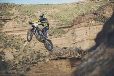 Triumph TF250-C: Cross-Counrty-Maschine für Vertikutierarbeiten auf gewachsenem Mutterboden