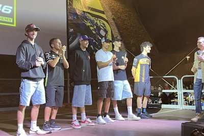 Die Fahrer der VR46-Akademie auf der Bühne