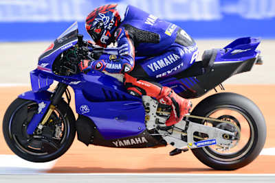 Augusto Fernandez mit der V4-Yamaha in Valencia