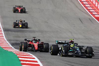 Lewis Hamilton vor Charles Leclerc in Texas