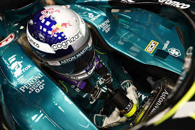 Sebastian Vettel mit seinem Red Bull-Helm