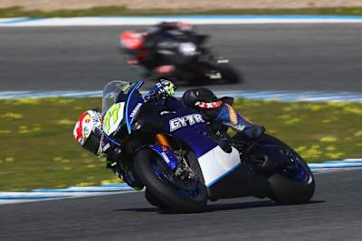 Dominique Aegerter zeigt auf der Yamaha R1 bereits einen beachtlichen Speed