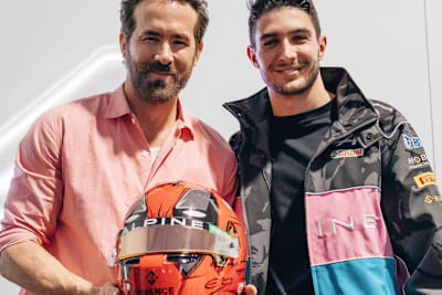 Ryan Reynolds und Esteban Ocon