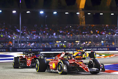 Charles Leclerc und Carlos Sainz in Singapur
