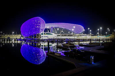 Das W-Hotel über der Rennstrecke