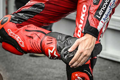 Pecco Bagnaia: Der Alpinestars-Stiefel war nach dem Rennen zerstört