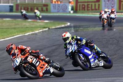 Nicolo Bulega und Dominique Aegerter in Magny-Cours 2022