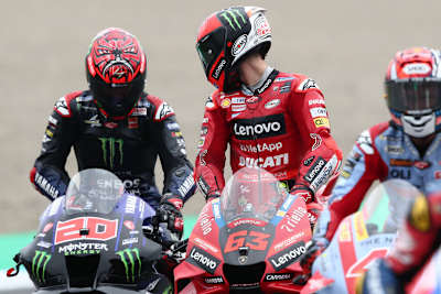 Fabio Quarataro (#20) und Pecco Bagnaia (#63)