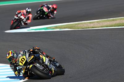 Luca Marini vor Maverick Viñales und Fabio Quartararo