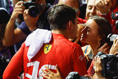 Charles Leclerc und Charlotte Siné in Singapur 2022