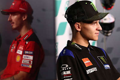 Fabio Quartararo in der Pressekonferenz: Kann er Bagnaia (links) stoppen?