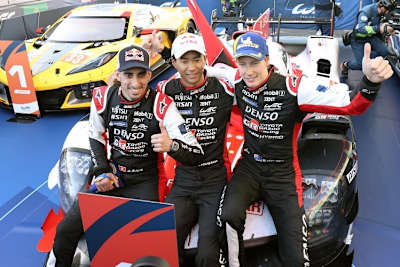 Gewinnen in Portimão: (v.li.) Sébastien Buemi, Ryo Hirakawa und Brendon Hartley