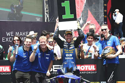 Domi Aegerter und Ten Kate jubeln