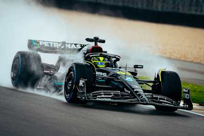 Lewis Hamilton im neuen Formel-1-Rennwagen von Mercedes