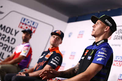Fabio Quartararo (neben Brad Binder und Johann Zarco) am Donnerstag in Sachsen