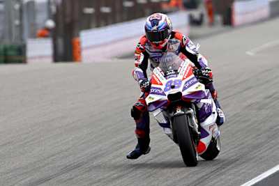 Jorge Martin beim Anbremsen auf dem Sachsenring