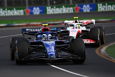 Nicholas Latifi (Williams) vor Mick Schumacher (Haas)