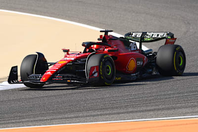 Der Ferrari mit einer Heckflügel-Stütze