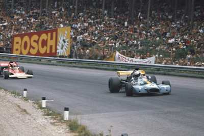 Tim Schenken vor Emerson Fittipaldi auf dem Österreichring 1971