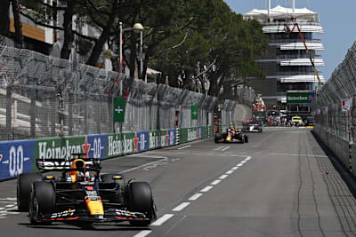 Max Verstappen vor Sergio Pérez