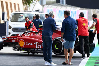 Damon Hill und Ted Kravitz von Sky betrachten den Ferrari: Zu viele Punkte gingen verloren