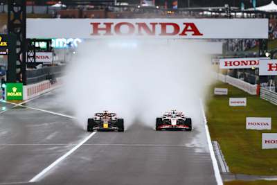 Die Autos erzeugen zu viel Gischt