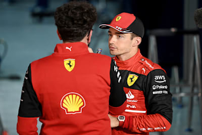 Mattia Binotto und Charles Leclerc
