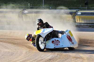 Ole Möller und Dennis Smit auf einer 1000er Yamaha