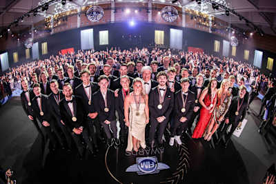 Versammelte Prominenz bei den FIM Awards 2022 in Rimini