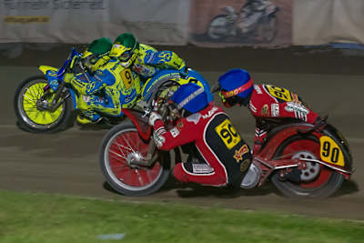 Mitch Godden/Paul Smith (9) vor Manuel und Melanie Meier (90)