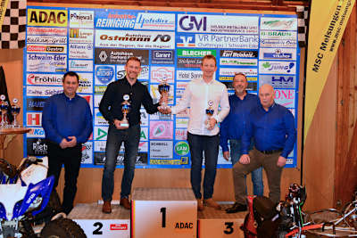 Vorsitzender Stefan Sonntag, Sportleiter Harald Pickenhahn (von rechts) und 2. Vorstand Mario Siebert (l.) ehrten u.a. Paul Cooper und Gareth Hickmott 