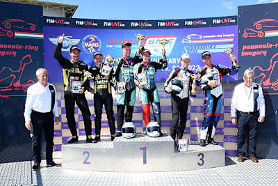 Auf dem Siegespodest ist es wie immer ziemlich eng