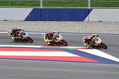 So gesittet wie hier ging es im zweiten Rennen der IDM SSP 300 nicht immer zu