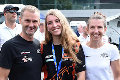 Lena Kemmer mit ihren Eltern