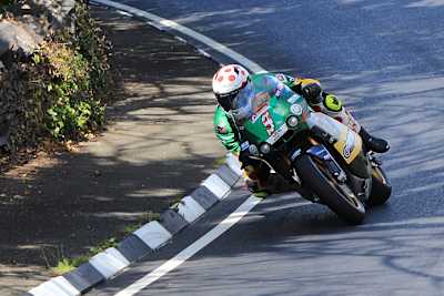 Der Franzose Pierre-Yves Bian mit seinem typischen Helmdesign