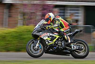 Am ersten Mai-Wochenende startet Didier Grams in Hengelo in die neue Saison der IRRC