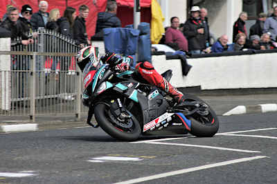 Peter Hickman auf der als illegal eingestuften BMW M1000RR