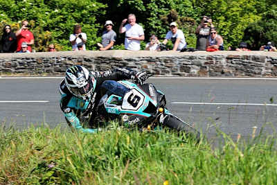 Michael Dunlop ist jetzt der schnellste Zweiradpilot auf dem Snaefell Mountain Course
